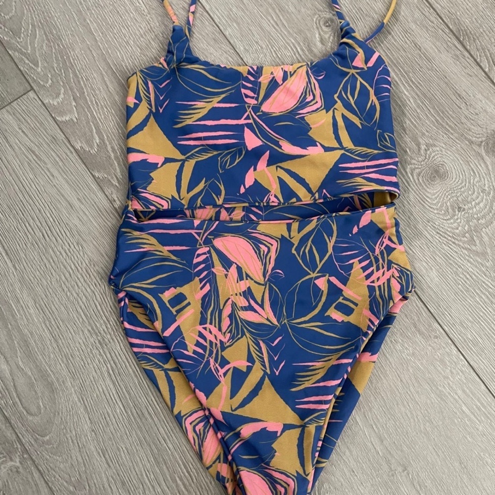 Skatie Anguila one piece swimsuit
